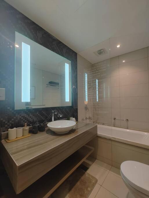 Stunning 2br Paramount * Dubai
